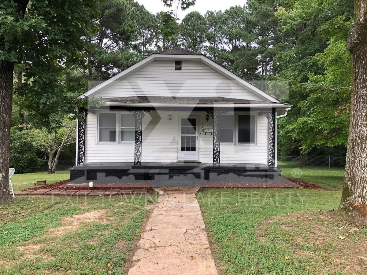 Spacious Home in the Heart of South Hill, VA - Spacious Home in the Heart of South Hill, VA