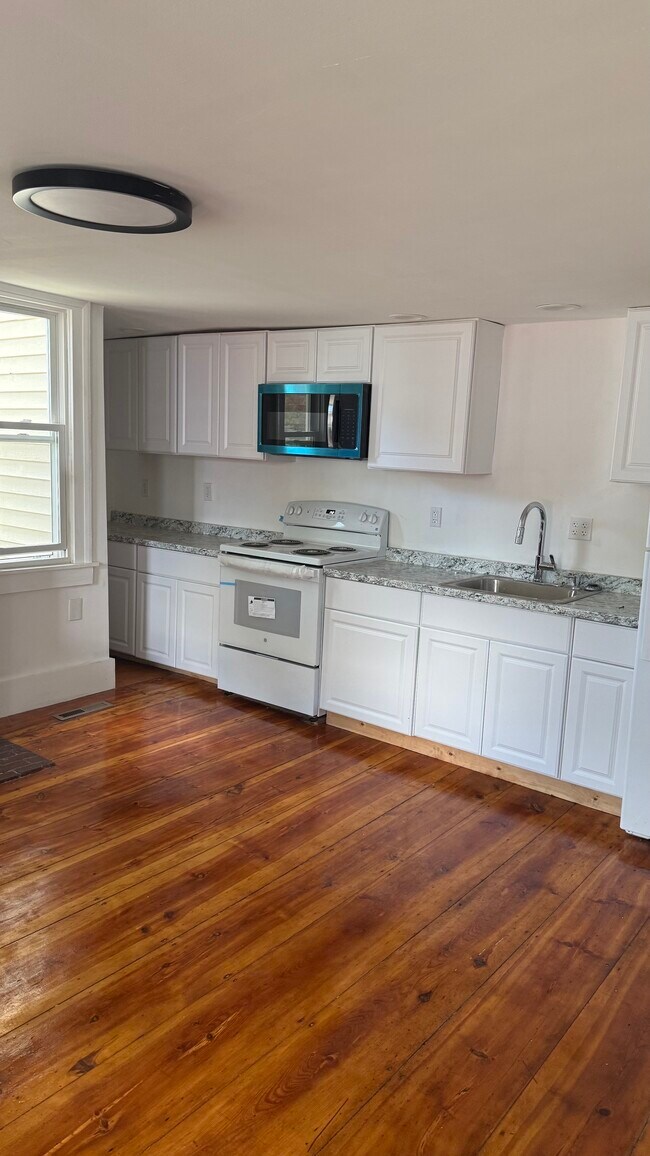 Kitchen - 329 Main St Unit UINT 1