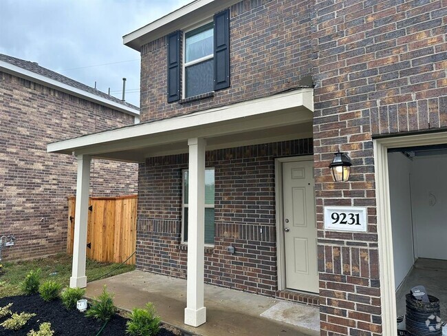 Building Photo - 9231 Redwood Br Dr Rental