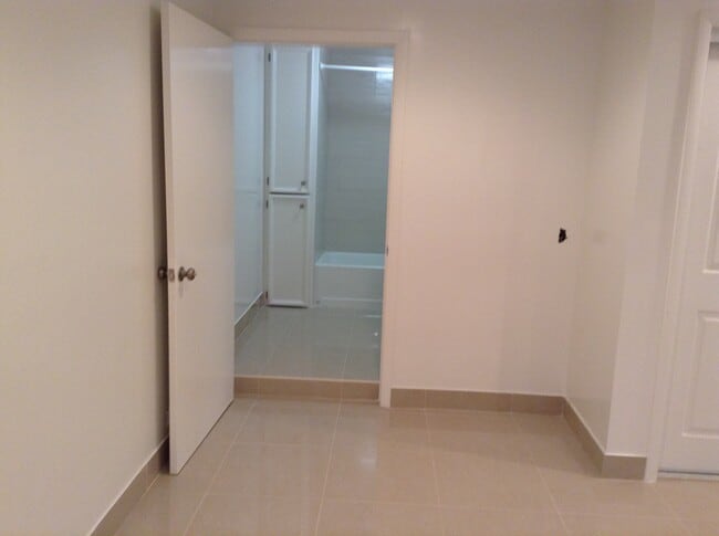 Building Photo - 321 Kenilworth Blvd Unit 321