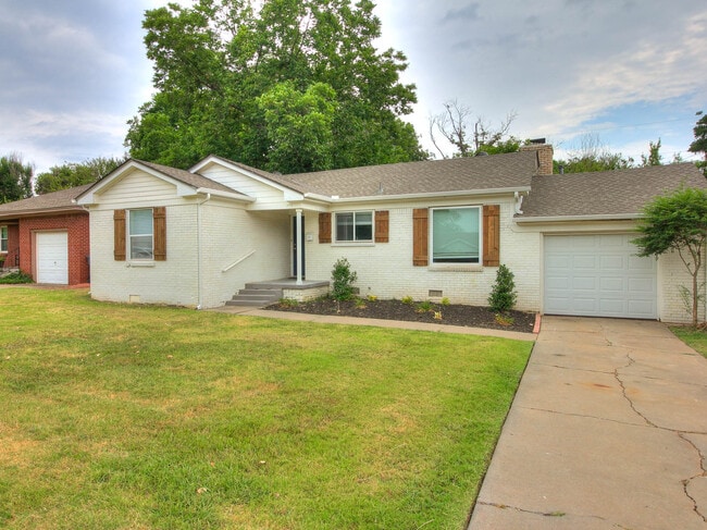 Photo - 1414 Oxford Way