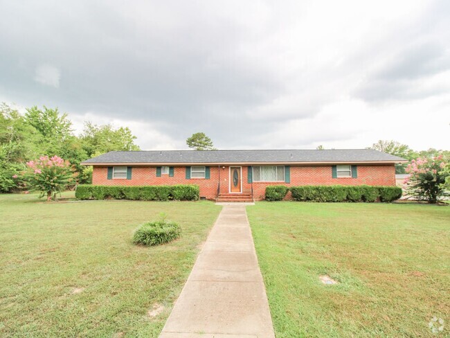 Building Photo - Fresh Paint and New Carpet! 4 bedroom home...