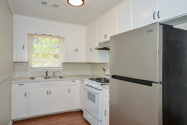 Photo - 1138 Perry Hill Rd