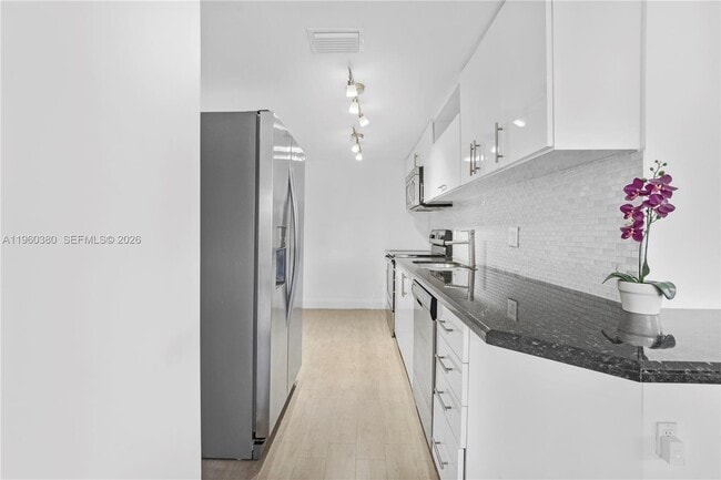 Photo - 500 Bayview Dr Unit 125