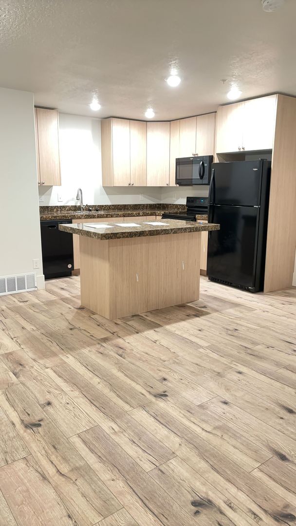 2 bedroom 2.5 bath townhome - 2 bedroom 2.5 bath townhome
