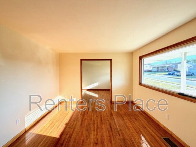 Photo - 4920 S Maybelle Ave