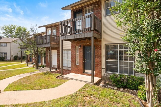Building Photo - RIVER CROSSING TOWNHOME - 2BD -2.5BA - GRE...