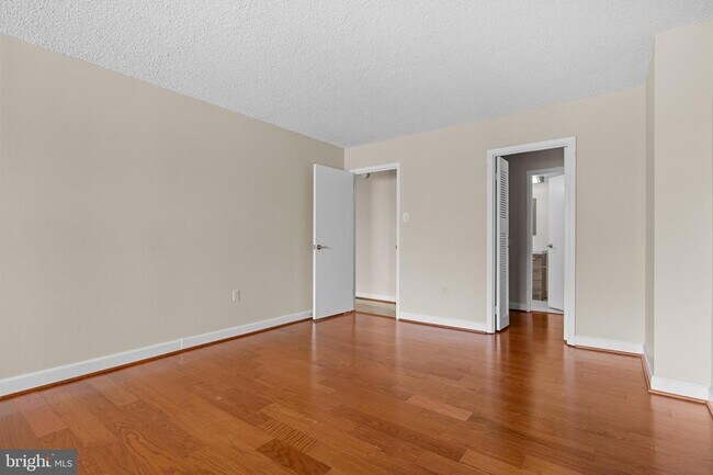 Photo - 1325 18th St NW Unidad 706
