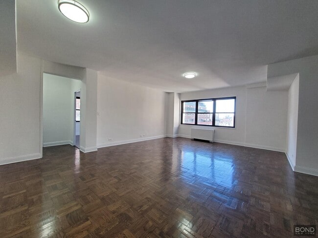 Building Photo - 96 Fifth Avenue Unit 17J Rental