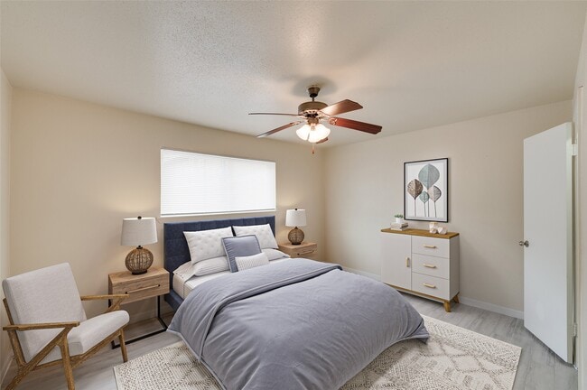 Building Photo - 1521 Sherwood Forest St Unit 212 Rental
