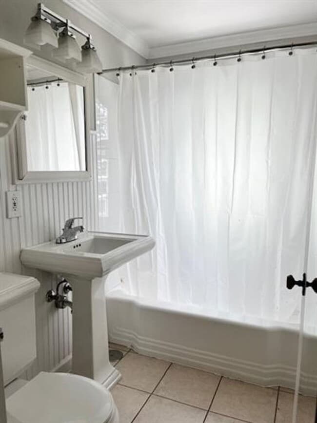 Photo - 244 Elgin Ave