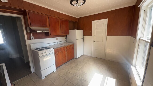 1027 Eleanor Ave Unit Upper