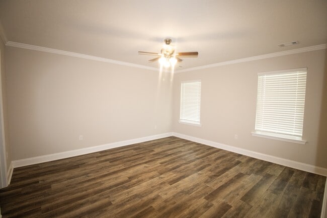 Photo - 106 Woodsedge Dr
