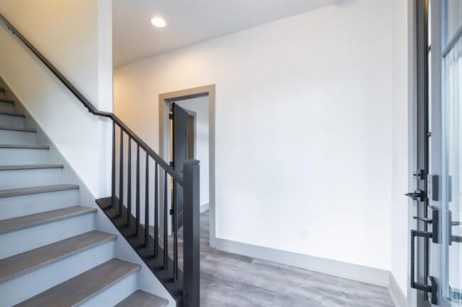 Photo - 42 Becker Pl NW