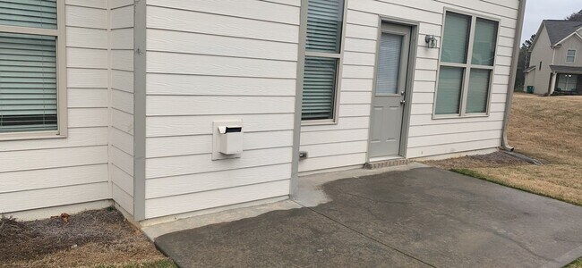 Photo - 4 Bedroom Single Family Home In Lithonia!