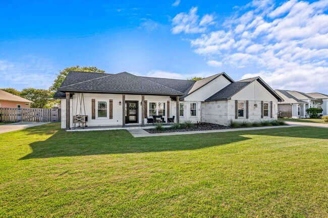 Photo - Stunning 4 bedroom with two bonus spaces, ...