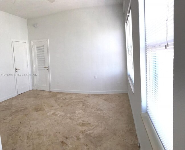 Photo - 2421 Lake Pancoast Dr Unidad 8A