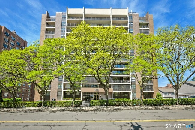 Building Photo - 44 Strawberry Hill Ave Unit 3N
