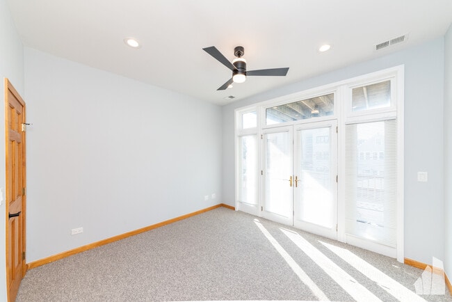 Photo - 2338 N Greenview Ave Unit 2