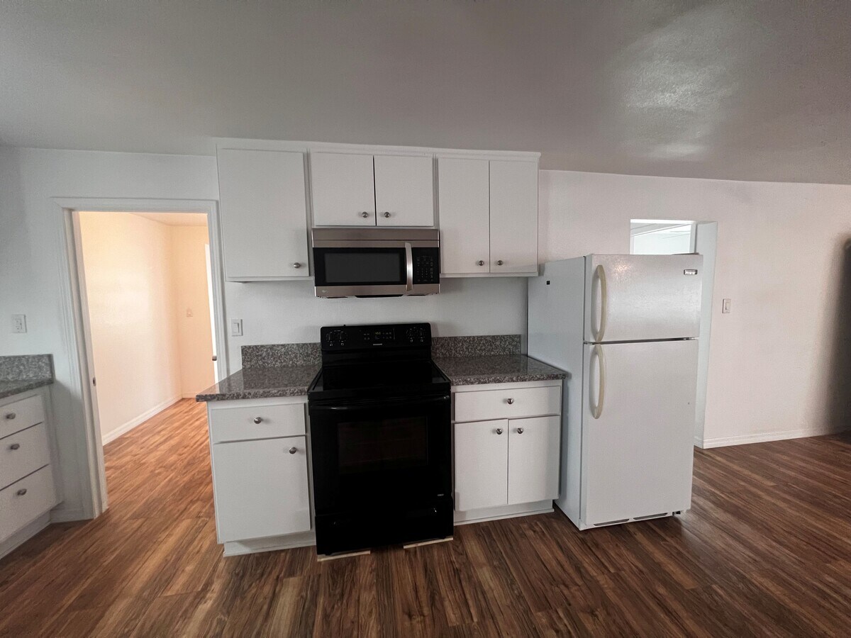 Photo - 2210 Bush St