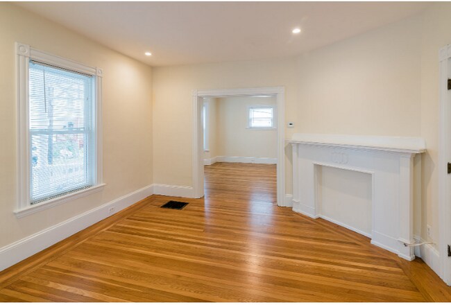 Photo - 62 Saunders St Unit 1