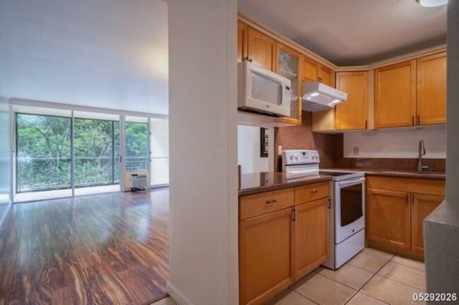Photo - $2,550 / 2br - 793ft2 - Maintained and Freshly Painted 2BR/1BA/2PKG unit in Waikalani Woodland (M...