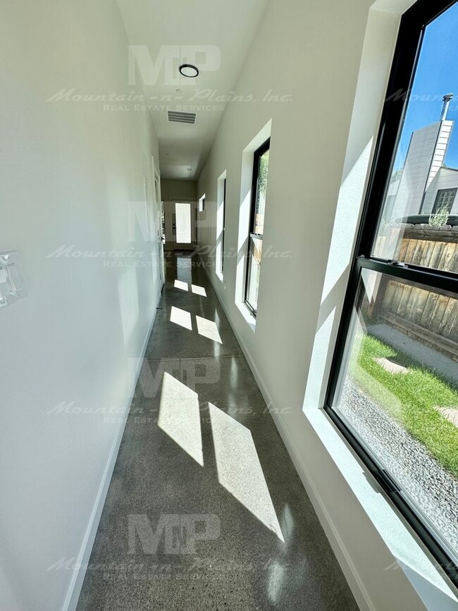 Photo - 301 Parker St