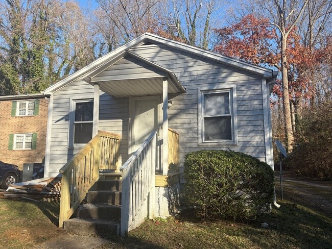 Building Photo - Completely Renovated 2 Bedroom Home!