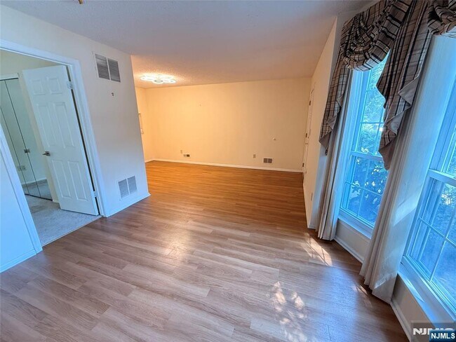 Photo - 744 Pepperidge Rd