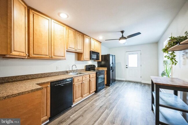 Photo - 2987 Cedar St