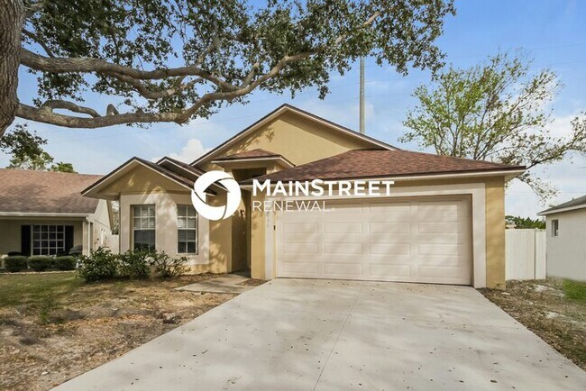 Photo - 3 Bedroom Pet-Friendly Home in St. Cloud, FL with Main Street Renewal