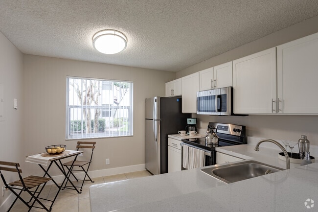2BR, 2BA - Crescent