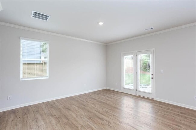 Photo - 131 Landsdowne Way SE