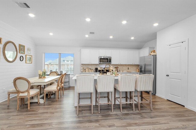 Building Photo - 8217 Boundary Waters Dr