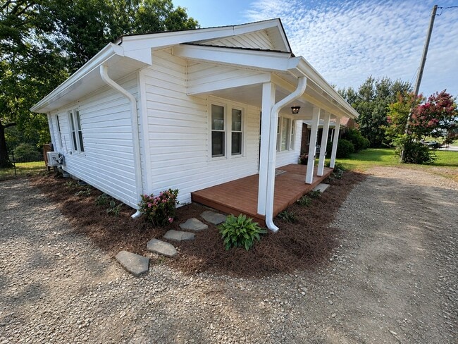 Photo - 1878 Sparta Rd