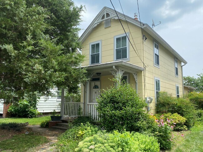 Cozy 2 BR/1 BA Single-Family Home in Laurel! - Cozy 2 BR/1 BA Single-Family Home in Laurel!