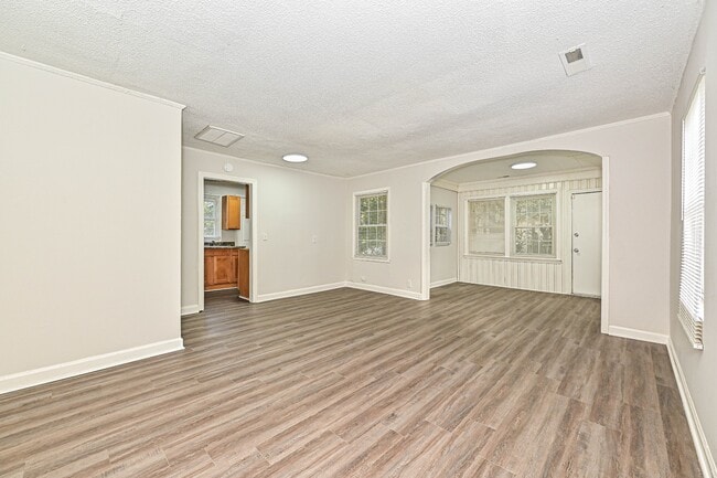 Photo - 301 Seldon Dr