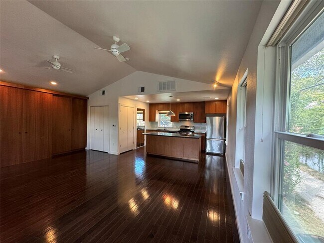 Photo - 1208 E 2nd St