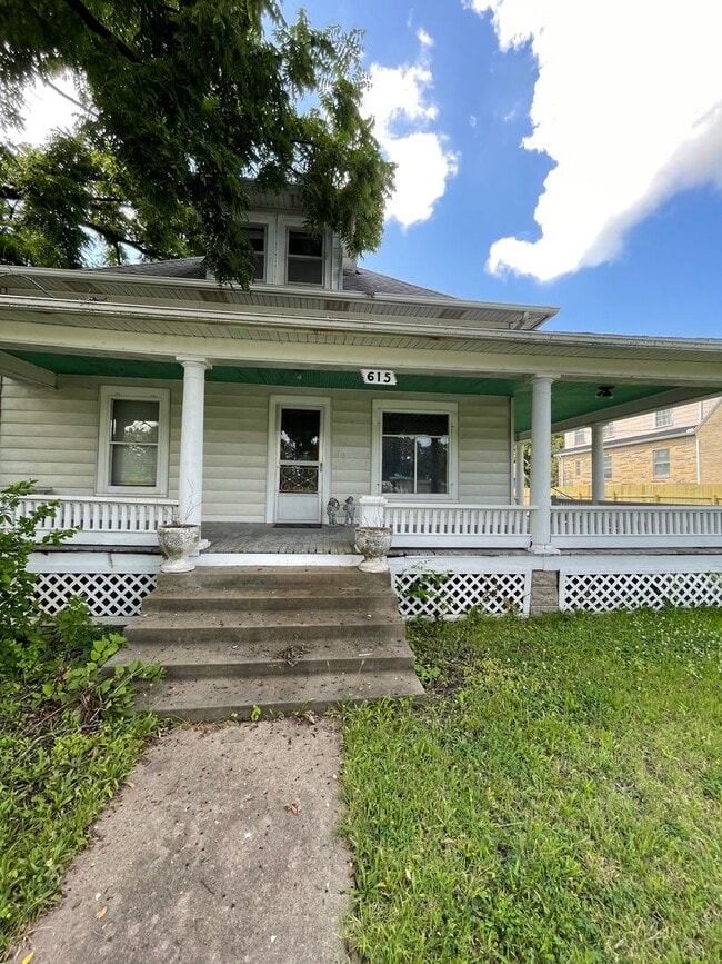 Photo - 615 E 6th Ave