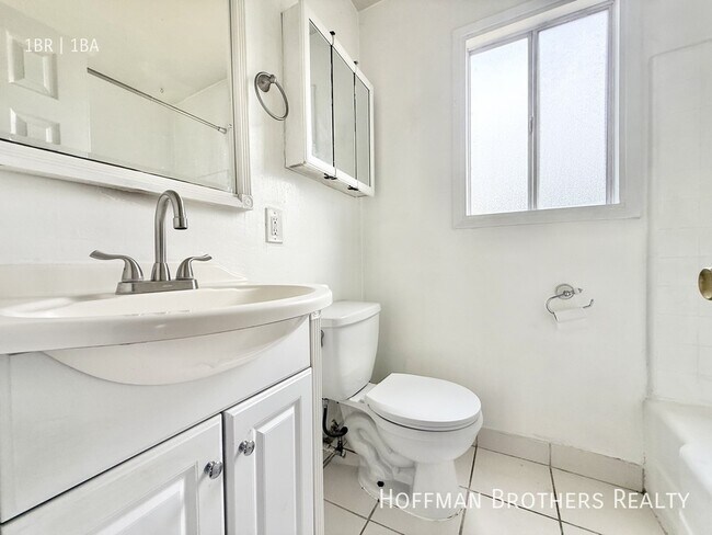 Photo - 2453 Silver Lake Blvd Unidad 2441A