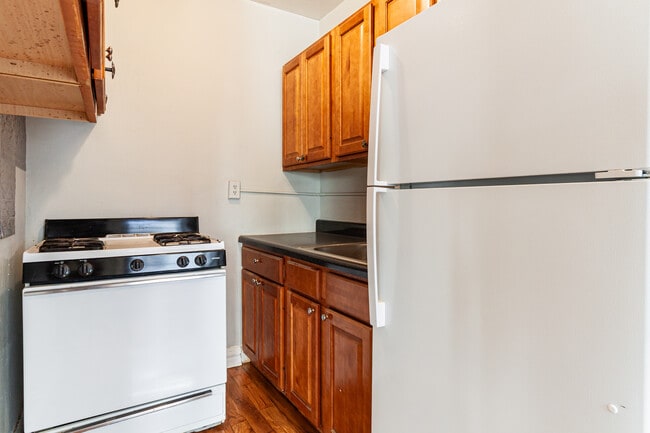 433 W Roscoe St Unit 410