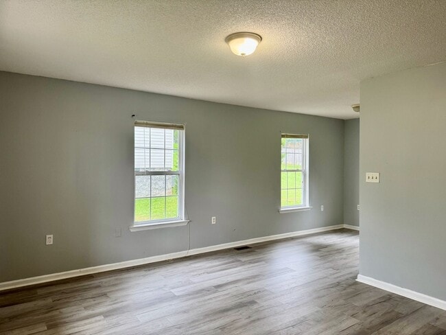 Photo - 3104 Sonya Dr NW