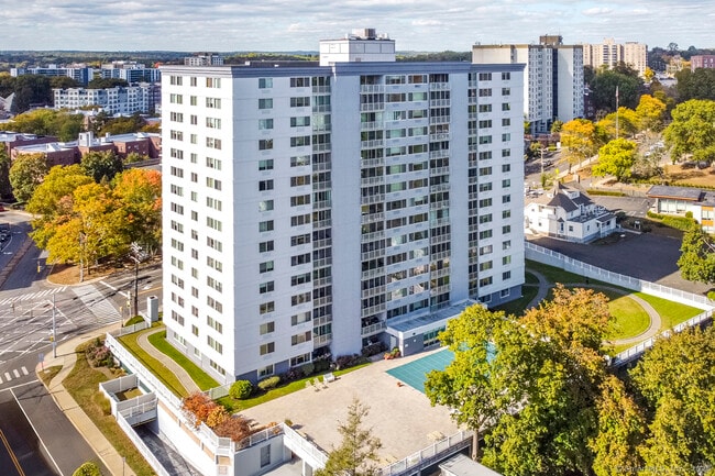 Building Photo - 1 Strawberry Hill Ave Unit APT 9G