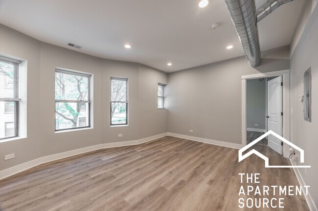 Photo - 3124 W Logan Blvd Unidad 1R