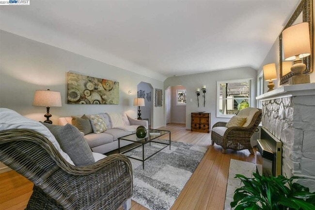 Living Room - 1562 Lincoln Ave