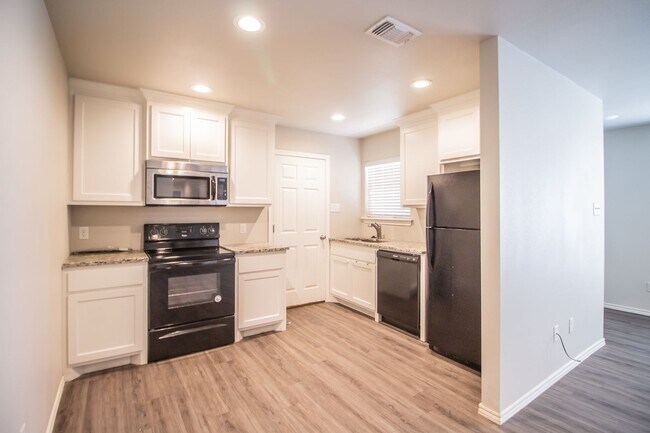 Building Photo - 6506 21st St Unit 1