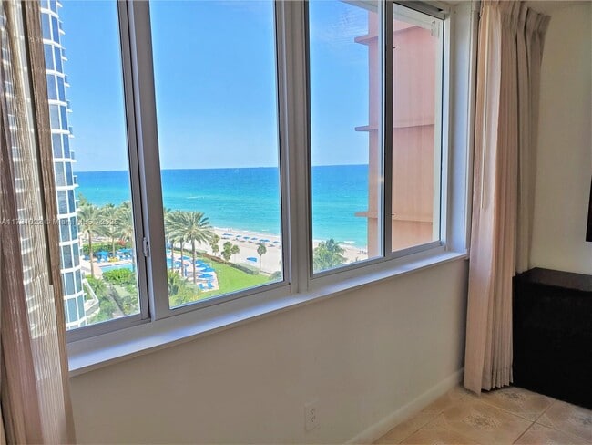 Photo - 19201 Collins Ave