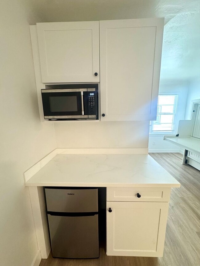 Photo - Newly Renovated Studio on 2nd Street- Steps to Alamitos Beach Unidad 3207-07