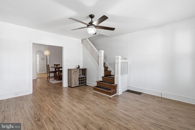 Photo - 211 E Poplar St