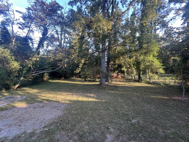 Photo - 2933 Courtney Rd